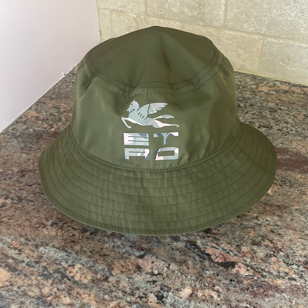 $310 NWT ETRO Pegasus  Bucket Hat ! 💚